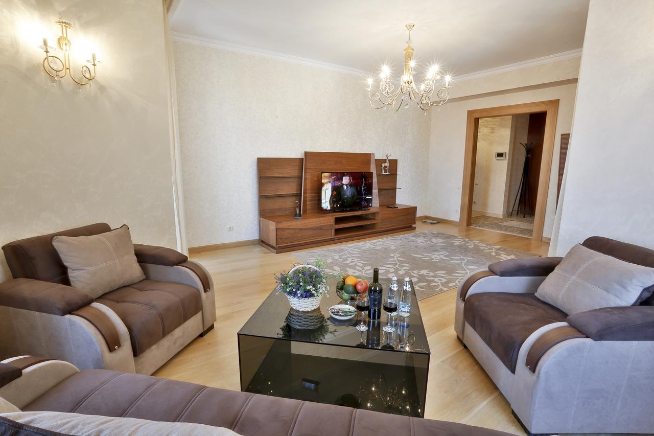 Serviced Apartment On Rustaveli Avenue Tbilisi Eksteriør billede